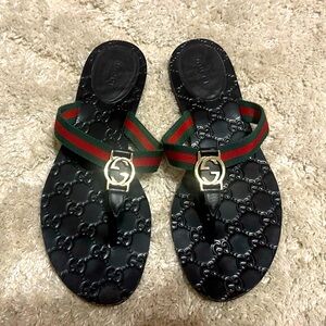 Gucci black sandals size 40